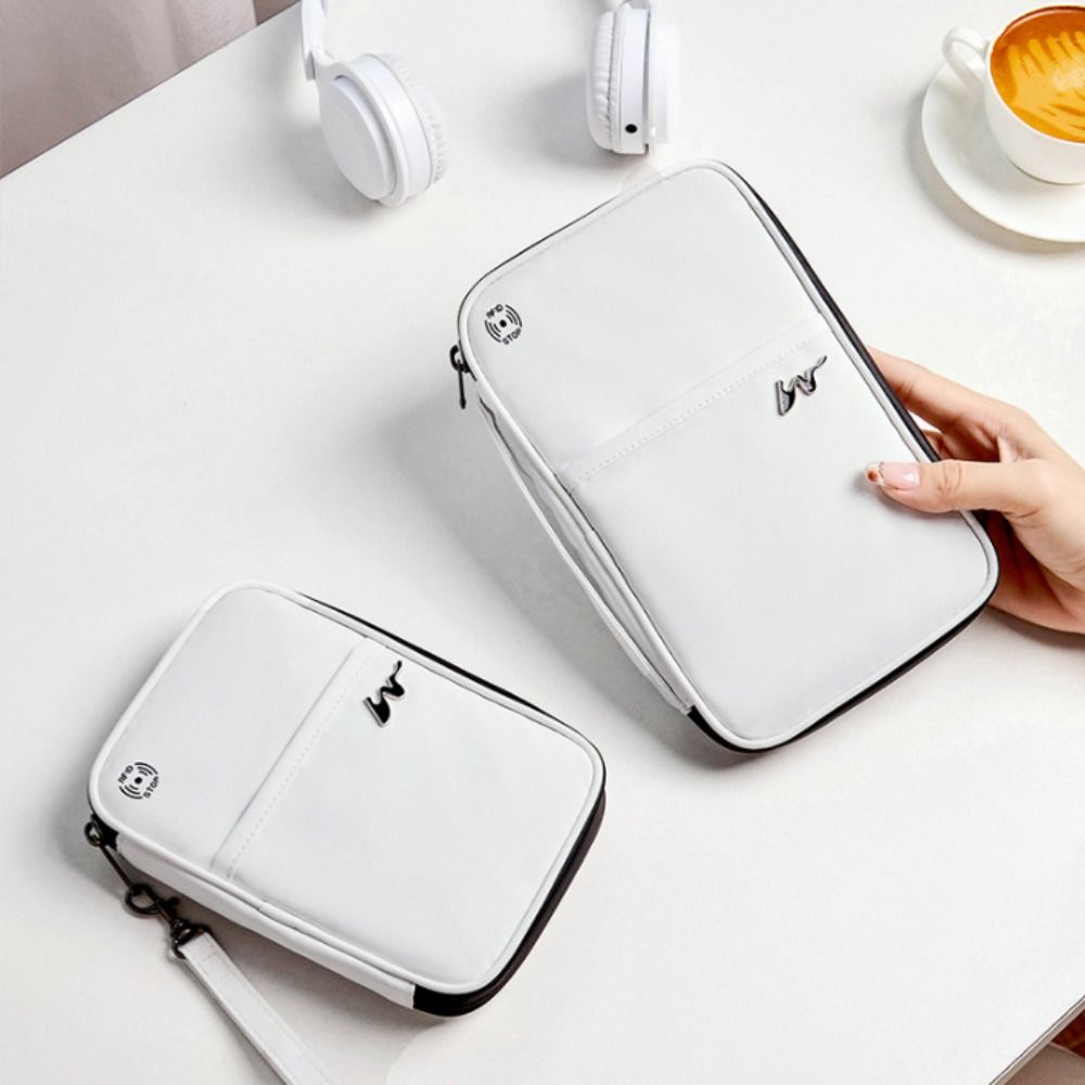 Draagbare Polyester Kaarthoude - Passport Wallet Rfid recensie en prijs